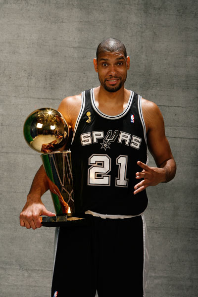 打破小贝纪录，布鲁日前锋福布斯是欧冠对巴萨传射最年轻球员（布鲁日前锋福布斯超越小贝，创欧冠对阵巴萨传射最年轻纪录）