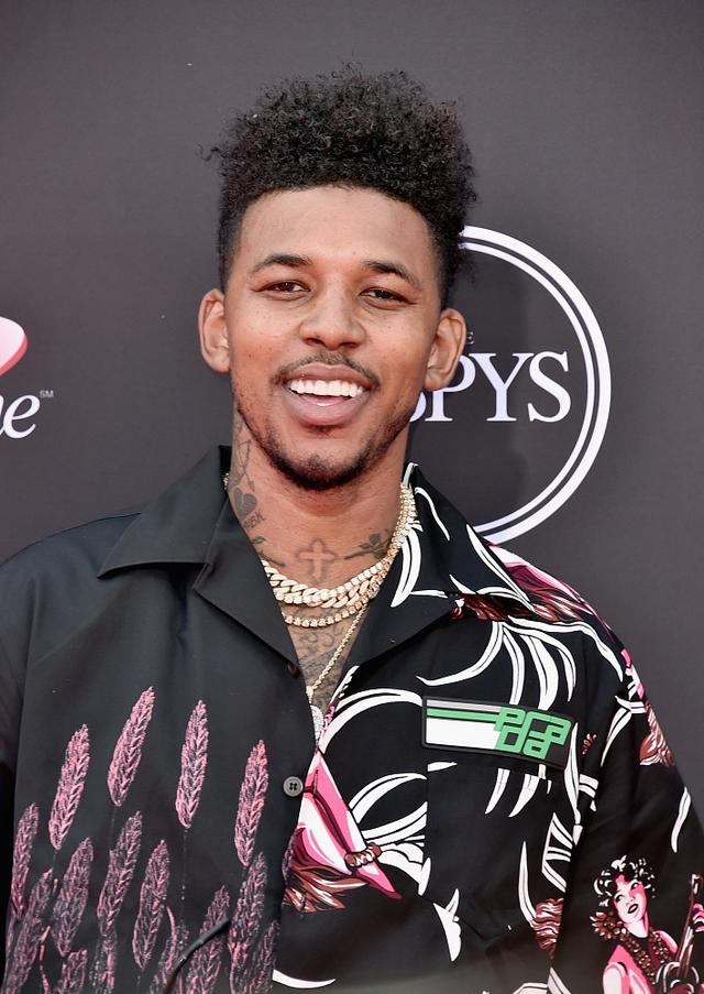 足球世界杯官方球票再次被抢空，黄牛疯狂加价（足球世界杯官方门票再度售罄，黄牛哄抬票价）