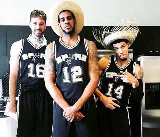 今天复出战独行侠！艾顿谈对位浓眉：防守他需要全队努力（艾顿今日复出迎战独行侠：谈防浓眉需全队合力）