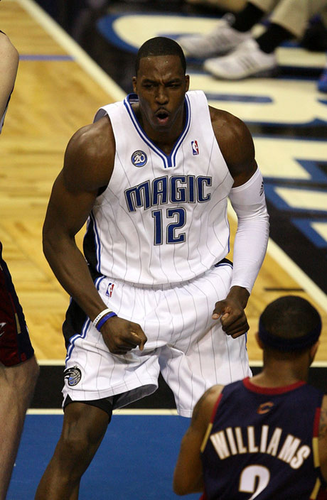 TA：阿莫林希望引进中场；曼联是否签门将取决于巴因迪尔未来（TA：阿莫林意在补强中场；曼联是否引进门将取决于巴因迪尔去留）