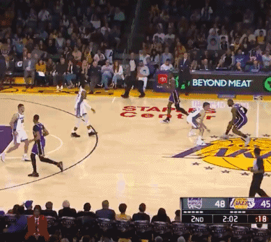 父亲：圣地亚哥从未讨论过离开的可能性，他在米兰很开心（父亲：圣地亚哥无意离队，他在米兰过得很快乐）