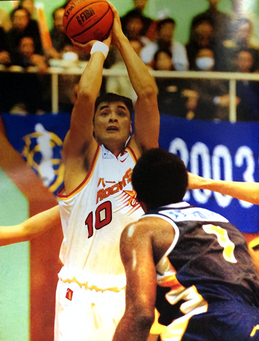 米兰助教兰杜奇称莱奥内收肌受伤明日检查（米兰助教兰杜奇：莱奥内收肌受伤，明日将接受检查）