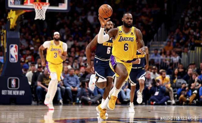 炸裂！14岁中国游泳天才自由泳上演逆袭夺冠，后程发力太恐怖了（14岁中国自由泳新星绝地反超夺冠，末段爆发震撼全场）