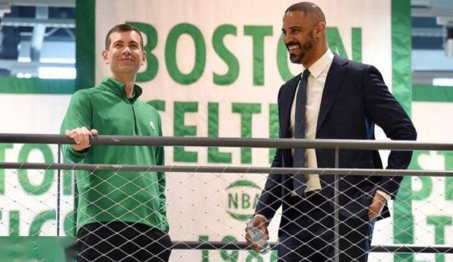 首秀惊艳！江苏外援爱德华兹&亨特合砍51分（江苏双外援首战发威：爱德华兹与亨特合砍51分）