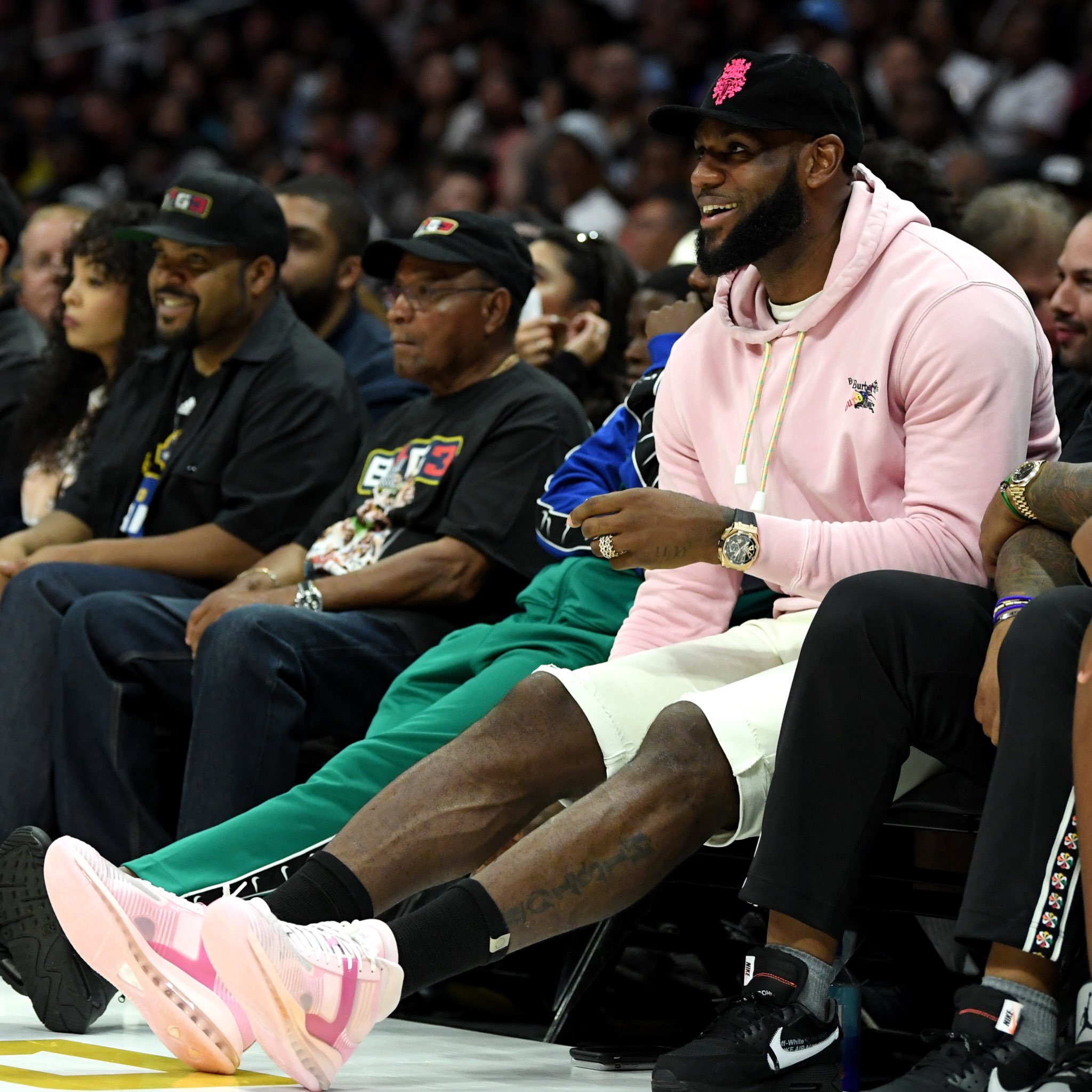 弗罗因德：对诺伊尔的未来我们并不着急；拜仁确实联系过安东尼（弗罗因德：不急于敲定诺伊尔未来；拜仁确与安东尼有过接触）