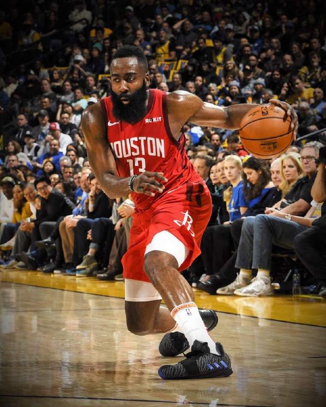 防守端完全不给对手机会（铜墙铁壁的防守，让对手无计可施）